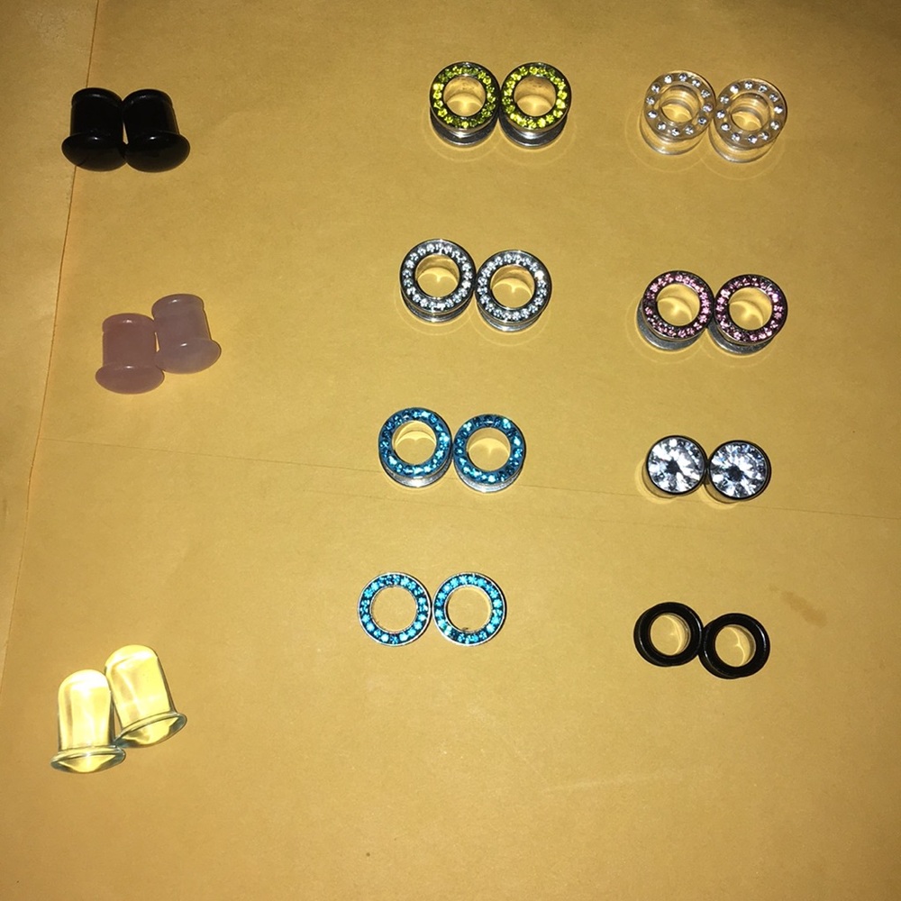Lot of 00 gauge 10mm plugs
